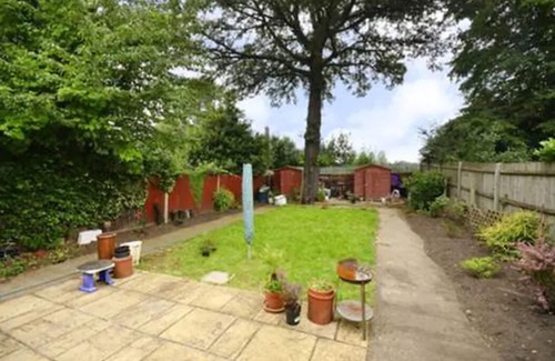 Acton Apartment | Serene Garden Flat with Spa and Hot Tub Access
