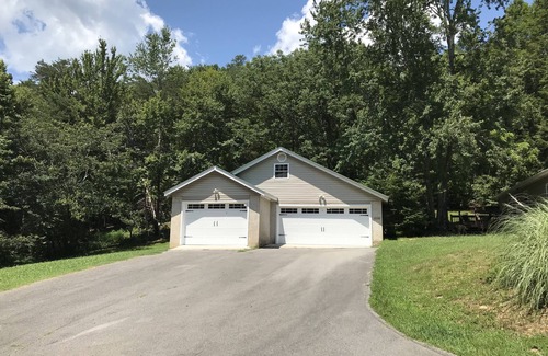 Lookout Mountain Apartment | Tranquil Studio Apartment with Breakfast & Child-Friendly Amenities