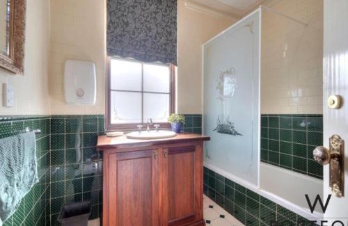 Perth House | Quite rooms in a quite street in Perth City