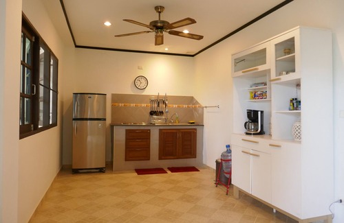 Ko Lanta Apartment | Serene Sea View Apartment in Villa Verde with Breakfast