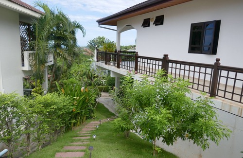 Ko Lanta Apartment | Serene Sea View Apartment in Villa Verde with Breakfast