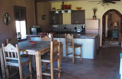 Granbury House | Secluded Private Cabin with Spa and Family-Friendly Amenities