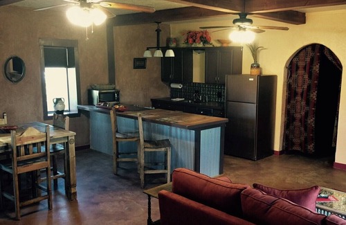 Granbury House | Secluded Private Cabin with Spa and Family-Friendly Amenities