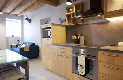 Bourg-de-Thizy Cottage | Top-Rated Quito Stay at Château de LaForest with Breakfast