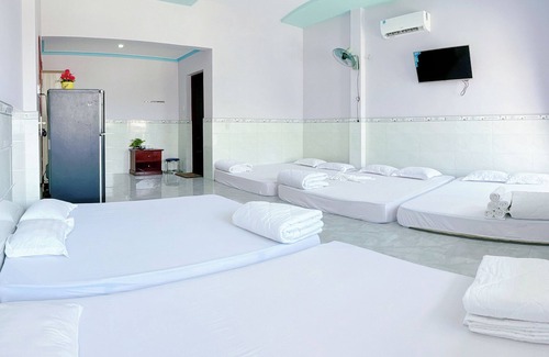 East Ham Tien Beach House | Top-Rated Quoc Dinh Guesthouse with Breakfast & Kitchen