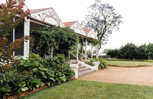 Wahgunyah House | Quondong Wahgunyah - Luxury Homestead & Cottage in secluded location
