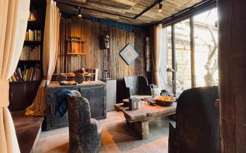 Shuhe Old Town House | Experience Qushe Snowy Mountain View Art B&B with Spa & Oceanfront