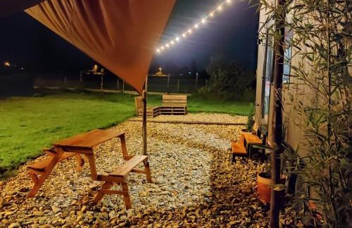 Tenjo Ski Chalet | Cozy Quyé Tiny House: Pet Friendly with High Guest Ratings