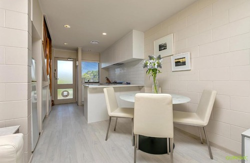 Freemans Bay Apartment | Family-Friendly QV Sunny Townhouse at Collingwood Street