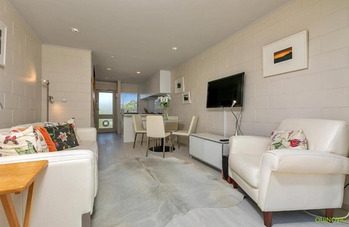 Freemans Bay Apartment | Family-Friendly QV Sunny Townhouse at Collingwood Street
