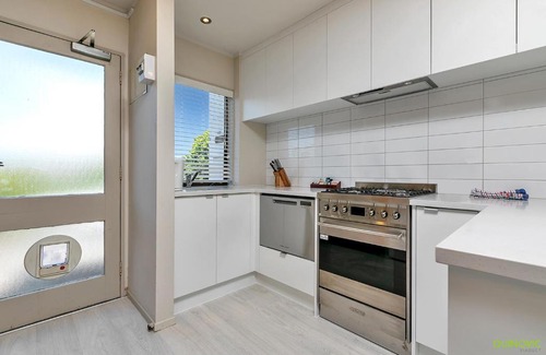 Freemans Bay Apartment | Family-Friendly QV Sunny Townhouse at Collingwood Street