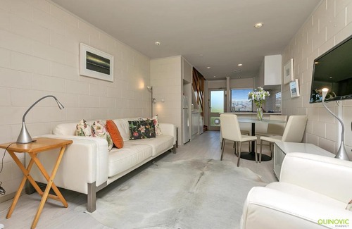 Freemans Bay Apartment | Family-Friendly QV Sunny Townhouse at Collingwood Street