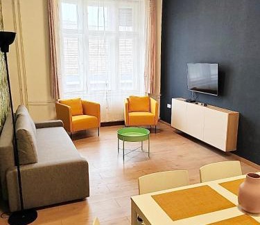 Jozsefvaros Apartment | Pet-Friendly Retreat - Home R1274 with Free Parking