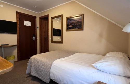 Voru Hotel | Ränduri Guesthouse: Family-Friendly Retreat with Hot Tub