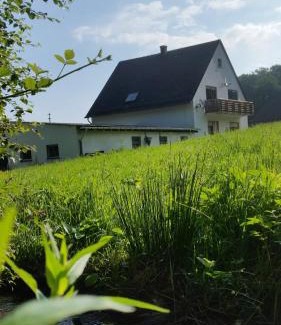 Deuselbach Apartment | Discover Räuberhöhle: Family-Friendly Retreat with Breakfast