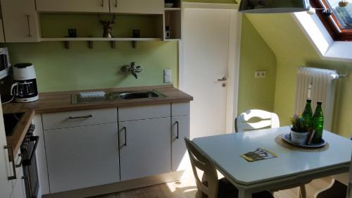 Deuselbach Apartment | Discover Räuberhöhle: Family-Friendly Retreat with Breakfast