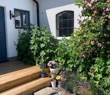 Hammenhog Bed & Breakfast | Experience Comfort at Rävåkra Bed & Breakfast - 9/10 Rated
