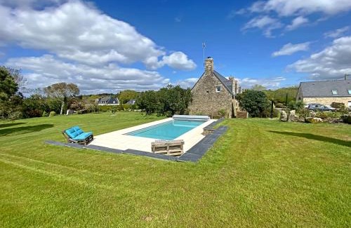 Kervignac House | Cozy Gîte with Private Pool in Kervignac for Families