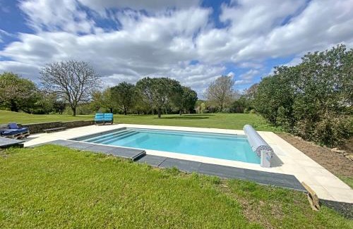 Kervignac House | Cozy Gîte with Private Pool in Kervignac for Families