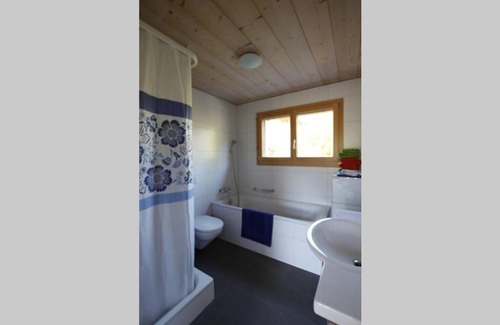 Zweisimmen Apartment | Discover GSTAAD: Cozy Duplex Chalet with Child-Friendly Options