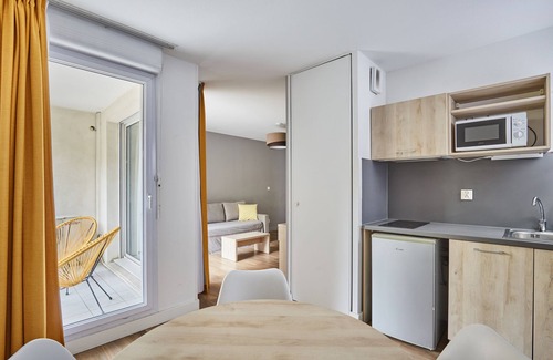 Aix-en-Provence Condo | Modern Appart with Free Wi-Fi and Spa Amenities