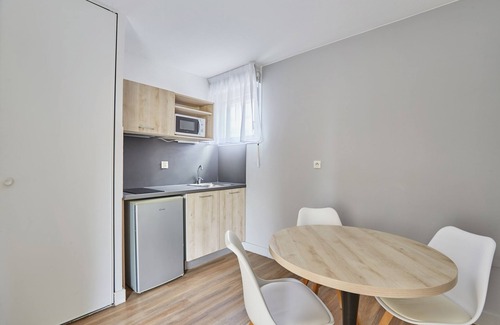 Aix-en-Provence Condo | Modern Appart with Free Wi-Fi and Spa Amenities