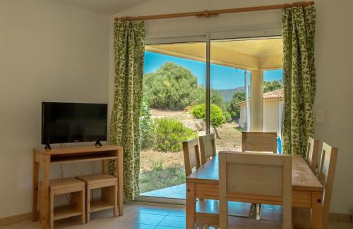 Pinarellu House | Welcoming Résidence Odalys San Martinu with Pool & Breakfast
