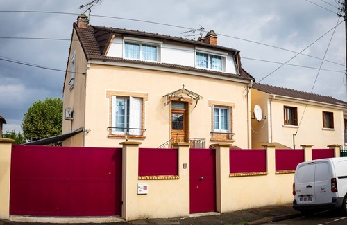 Villeneuve-Saint-Georges Apartment | Family-Friendly Stay at Résidence Hélios