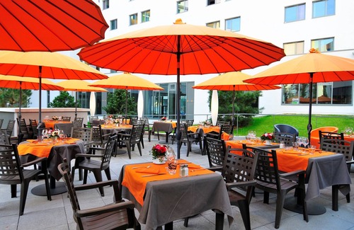 7th Arrondissement Apartment | Pet-Friendly Stay at Résidence Ôtelia with Spa & Hot Tub