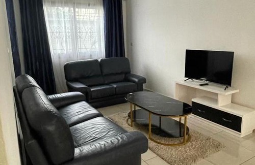 Bonaberi Apartment | Top-Rated Résidence 2JGE: Ideal for Family Getaways