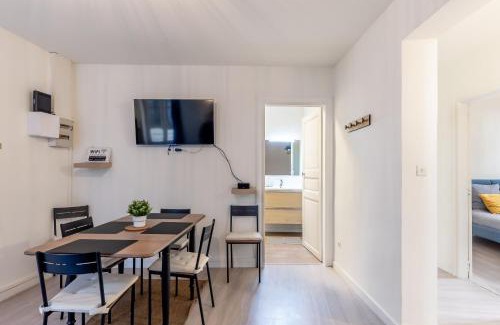 Pont-Saint-Esprit Apartment | Historic Résidence Arceaux: Family-Friendly in City Center