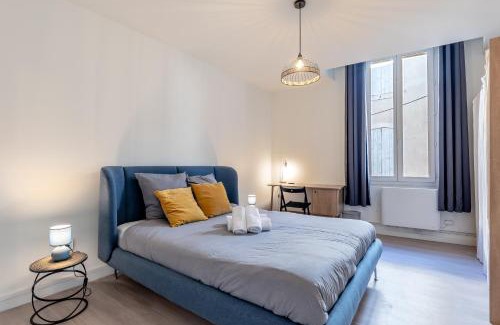 Pont-Saint-Esprit Apartment | Historic Résidence Arceaux: Family-Friendly in City Center