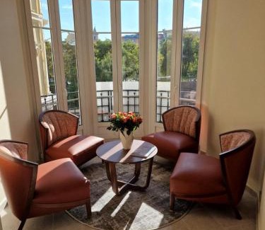 Jean-Medecin Hotel | Budget-Friendly Stay at Hotel Acanthe with Breakfast