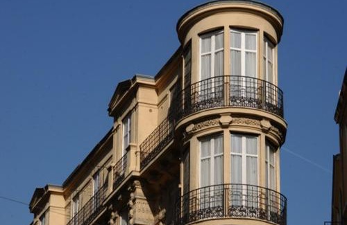 Jean-Medecin Hotel | Budget-Friendly Stay at Hotel Acanthe with Breakfast