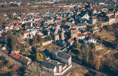 Decize Apartment | Welcoming Résidence Bord de Loire: Family-Friendly Retreat