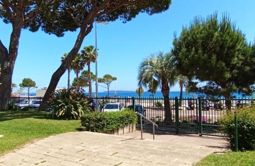 La Bocca Apartment | Oceanfront Residence in Cannes Midi with Beach Access