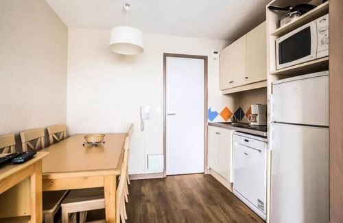 Cannes La Bocca Apartment | Oceanfront 2-Bedroom Apartment at Résidence Cannes Verrerie