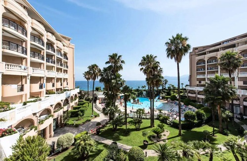 Cannes La Bocca Apartment | Oceanfront 2-Bedroom Apartment at Résidence Cannes Verrerie