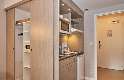 Le Mee-sur-Seine Apartment | Charming Résidence Château Du Mée: Pet-Friendly & Poolside