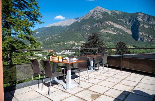Jausiers Apartment | Pet-Friendly Résidence Château des Magnans with Ocean View