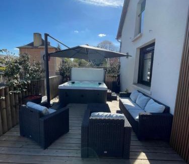 La Meziere House | Cozy Oceanfront Residence with Pet-Friendly Amenities