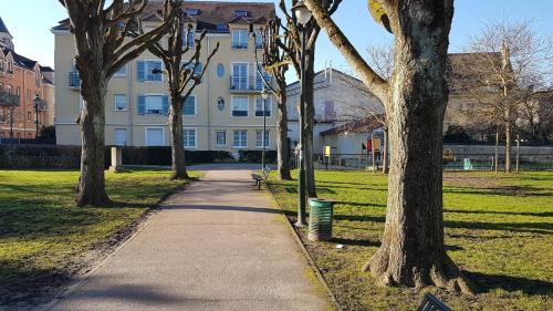 Corbeil-Essonnes Apartment | Family-Friendly Stay at Résidence Dalimier in the Heart