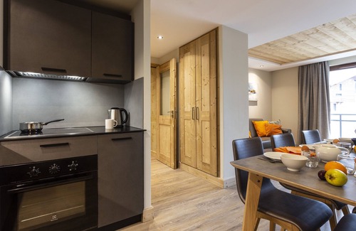 Eclose-Est House | Top-Rated Résidence Daria-I Nor with Spa & Pool Access