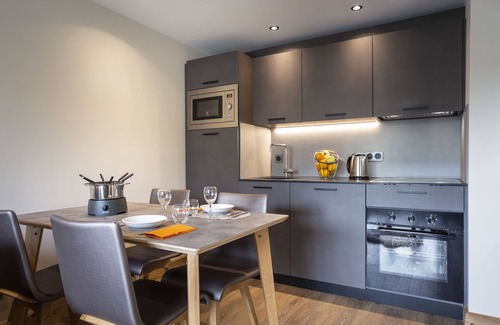 Eclose-Est House | Top-Rated Résidence Daria-I Nor with Spa & Pool Access