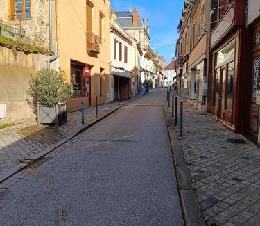 Bourbon-Lancy Apartment | Budget-Friendly Stay at Résidence de l'arc - Family Welcoming