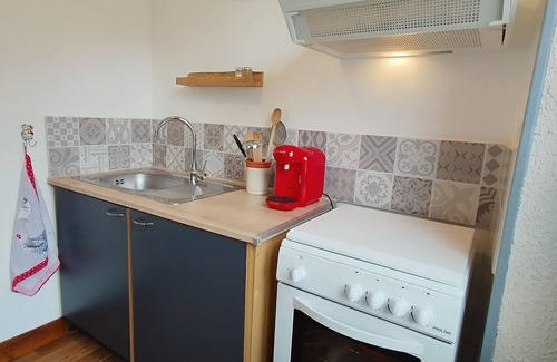 Murol Apartment | Family-Friendly Résidence de Michèle with Garden & Parking