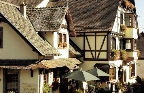 Ottrott Hotel | Resort-Style Stay at Résidence des Châteaux with Ocean Views