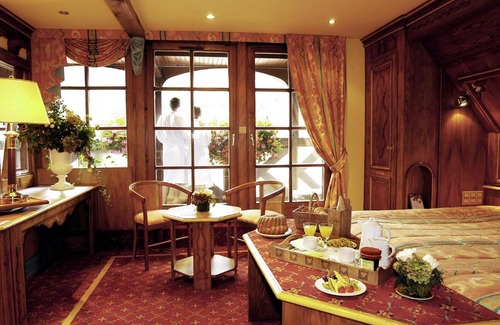 Ottrott Hotel | Resort-Style Stay at Résidence des Châteaux with Ocean Views