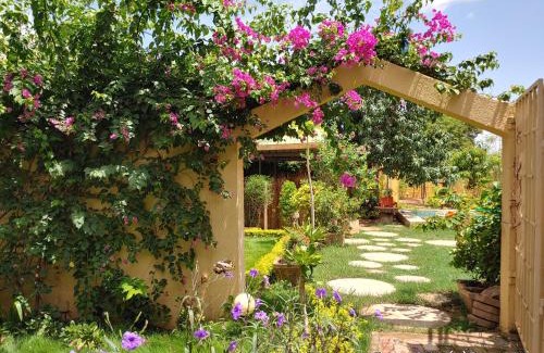 Ouagadougou Villa | Relax at Résidence des Hibiscus-Roses: Pool & Ocean Views