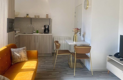 Chalon-sur-Saone Apartment | Discover Résidence DOMITYS - Les Séquanes with Pool & Breakfast
